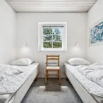 6 Bedroom Beautiful In *