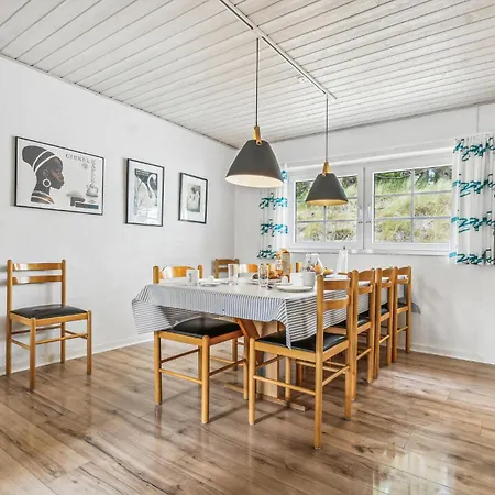 6 Bedroom Beautiful In Feriehus