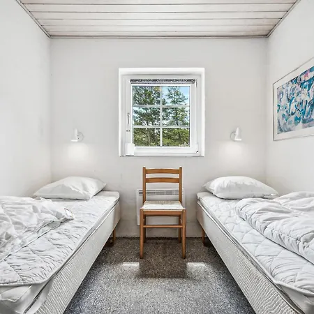 6 Bedroom Beautiful In *