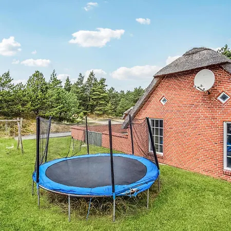 6 Bedroom Beautiful In Feriehus