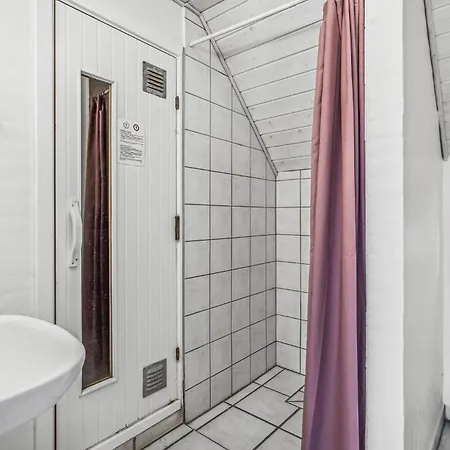 6 Bedroom Beautiful In Feriehus *