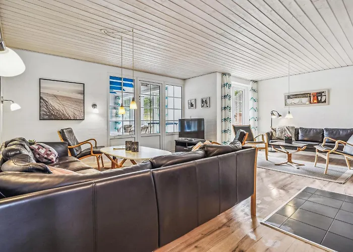 Holiday home 6 Bedroom Beautiful In Romo