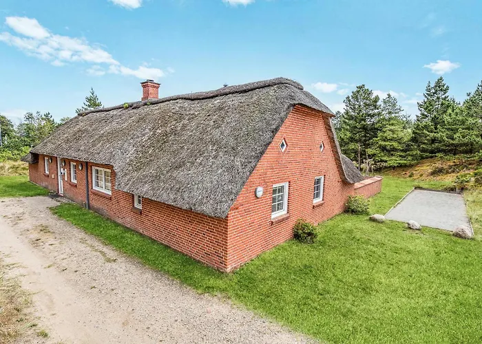 6 Bedroom Beautiful In Holiday home *